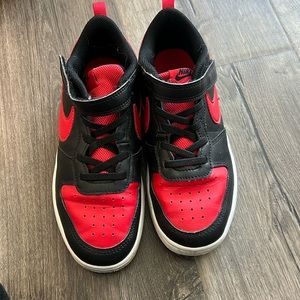 Nike Court Borough Low - Black / Red size 3Y